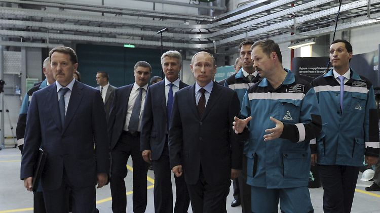 Leonid Michelson (links neben Wladimir Putin), ein enger Vertrauter des russischen Präsidenten, nutzt Briefkastenfirmen.