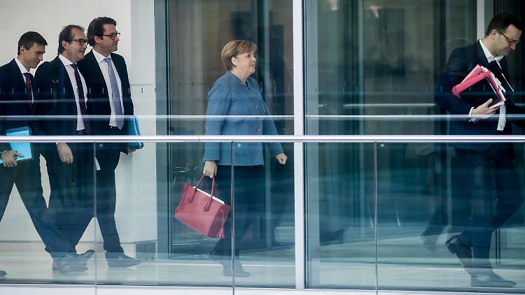 Merkel, eingerahmt vom aufstrebenden CDU-ler Spahn (r.) und den CSU-Politikern Müller, Dobrindt und Scheuer.