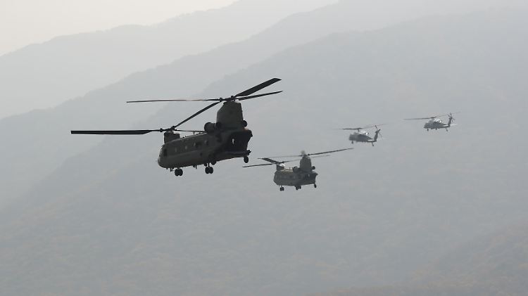Auch später am Tag hielt sich dichter Nebel über der koreanischen Halbinsel, wie dieses Foto des Geleitschutzes von Donald Trumps "Marine One"-Hubschrauber zeigt.