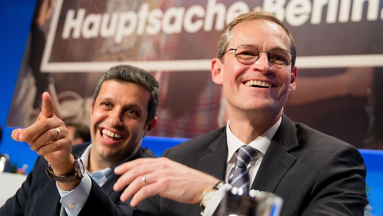Berlins Regierender Bürgermeister Michael Müller und SPD-Fraktionschef Saleh auf einem Parteitag 2016.