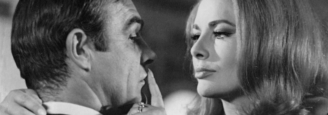 Sean Connery und Karin Dor im Bond-Streifen "Man lebt nur zweimal".