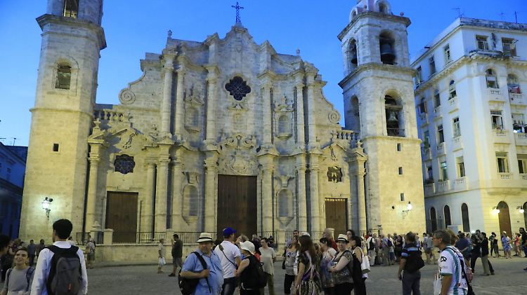 Kathedrale in Havanna: US-Bürger dürfen künftig nur noch mit US-Firmen nach Kuba reisen.
