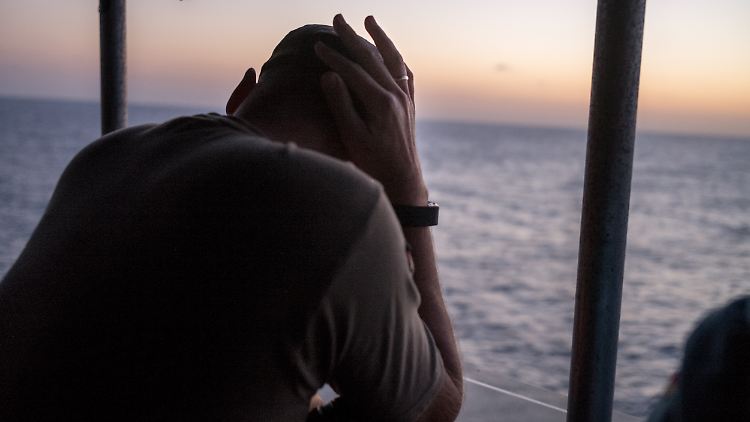 Kommandant Christian Schultze am Abend, nachdem die lybische Küstenwache unser Schiff bedrängt hat.