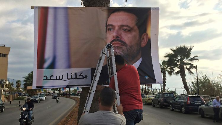 "Wir sind alle Saad" steht auf Plakaten, die jetzt im Libanon aufgehängt werden. Vor seinem angeblich von Saudi-Arabien erzwungenen Rücktritt war der Rückhalt für den Ministerpräsidenten weniger groß.