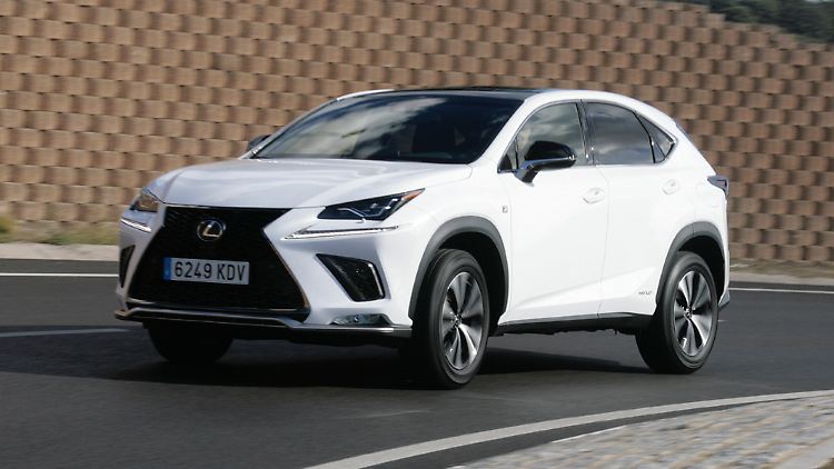 Der NX 200 war der meistverkaufte Lexus in Deutschland, jetzt heißt er NX 300.