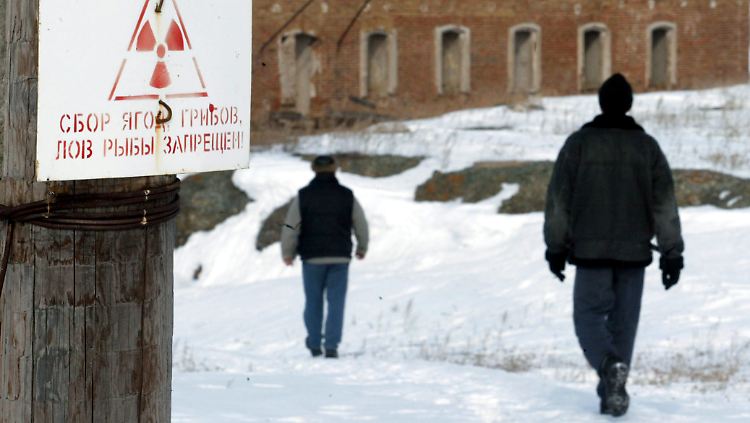 Muslyumovo im Uralgebirge ist seit einem Super-Gau in einer sowjetischen Wiederaufbereitungsanlage 1957 verstrahlt - das Dorf  liegt nahe des Gebiets, wo Forscher den Reaktorunfall vermuten. 