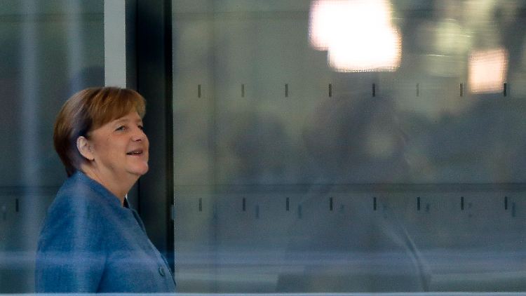 Angela Merkel auf dem Weg nach Jamaika. Sie könnte auch Kanzlerin bleiben, wenn die Sondierungen platzen - denn Neuwahlen brächten vermutlich ohnehin kaum Veränderung.