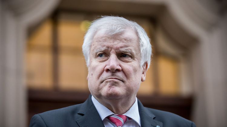 Verhandelt um Jamaika und kämpft gleichzeitig um seine Macht: Horst Seehofer.