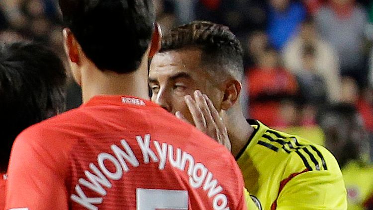 Hat Edwin Cardonas (r.) rassistische Geste Folgen?