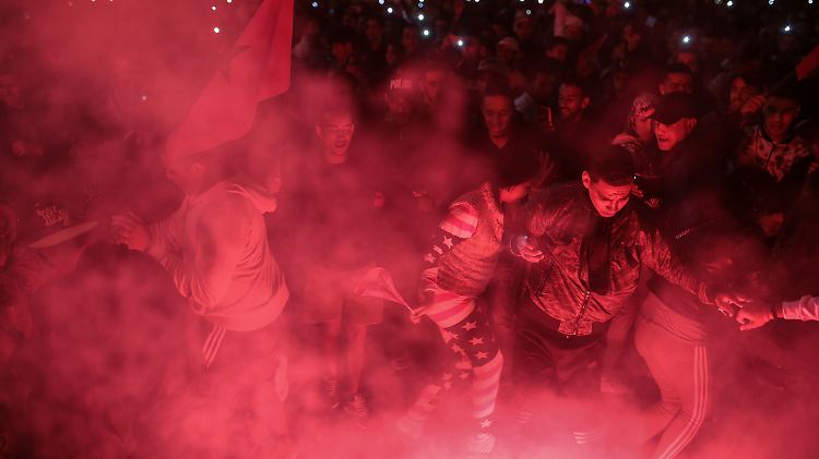 Auch im marokkanischen Rabat feierten Fußballfans ihre Mannschaft - hier blieb es friedlich.