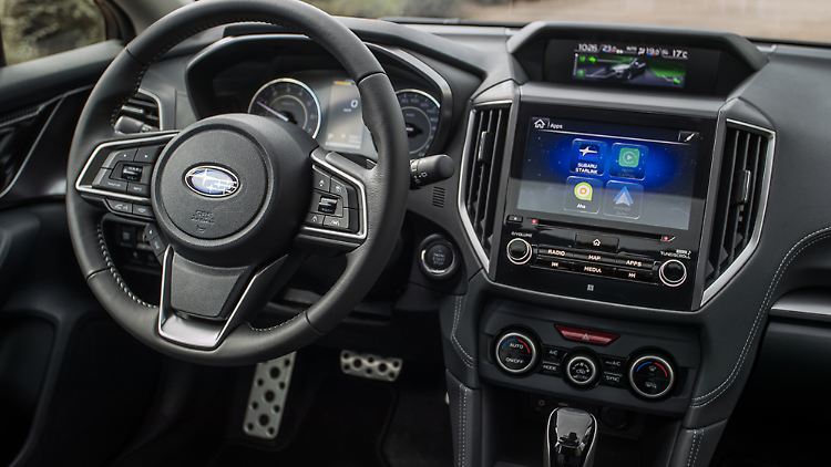 Das Interieur ist trotz des Versuchs, aufregende Strukturen zu schaffen, eher unscheinbar.
