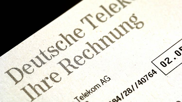 Laut Telekom-Konditionen fallen bei Kreditkarten-Nutzung pauschal ein Euro pro Verbindung sowie im deutschen Festnetz 50 Cent in der ersten Minute an.