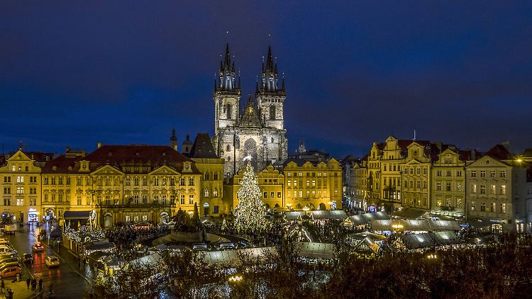 Prag glänzt auch in der Weihnachtszeit golden.