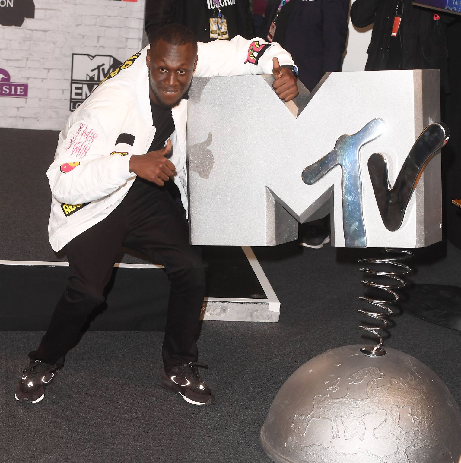 Ja, MTV gibt es noch! Und Preise auch. Alle haben sich schick gemacht: ... 