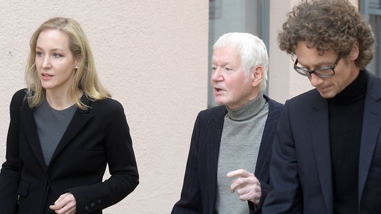 Stehen vor Gericht: Meike, Anton und Lars Schlecker.