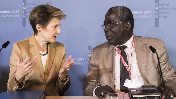 Schweizer Justizministerin Simonetta Sommaruga und Abdramane Sylla Minister für afrikanische Integration aus Mali, wollen die Ausbeutung, Folter und den Missbrauch von Flüchtlingen und Migranten auf der Mittelmeerroute stoppen.