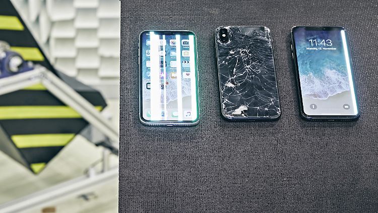 Das iPhone X scheiterte im Falltestder Stiftung Warentest.