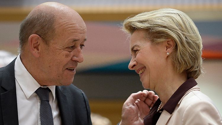 Gut vernetzt: Von der Leyen am Montag in Brüssel mit Frankreichs Außenminister Jean-Yves Le Drian.