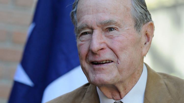 Sechs Frauen werfen George Bush senior mittlerweile Belästigung vor.