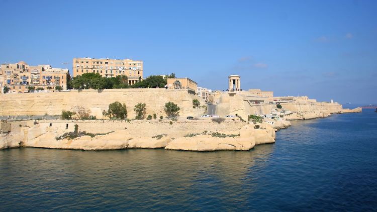 Blick auf die Stadt und den Hafen La Valletta auf Malta.