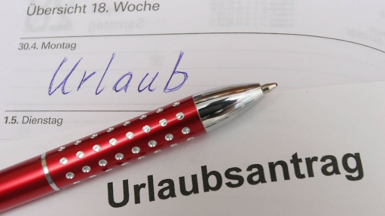 Damit nicht umsonst geschuftet wurde, sollten Arbeitnehmer an den Resturlaub denken. 