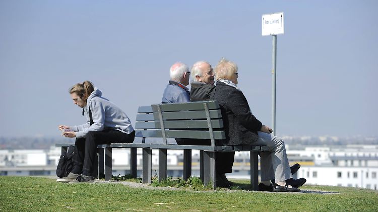 Der Rentenbeitrag soll ab 2018 sinken und danach zunächst stabil bleiben  - allerdings nur bis maximal 2023. 
