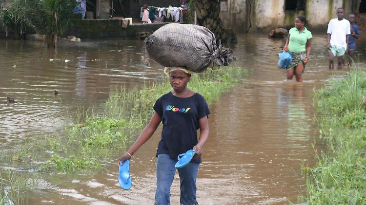 Überschwemmungen wie hier in Liberia rauben der betroffenen Bevölkerung oft die Lebensgrundlage.