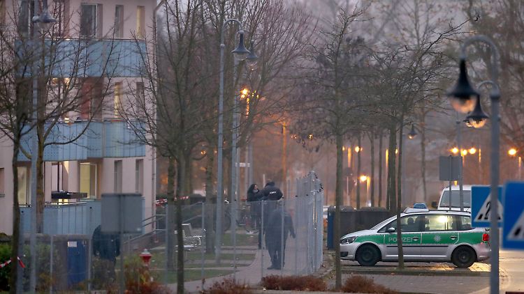 Neben dem Toten gibt es 14 weitere Verletzte. Einige von ihnen wurden in ein nahegelegenes Krankenhaus gebracht.