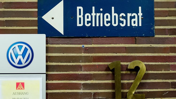An der Bürodurchsuchung der Manager am Dienstag waren auch Finanzbehörden beteiligt.