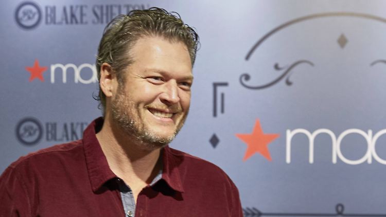"Euch sind wohl die Leute ausgegangen": Blake Shelton.