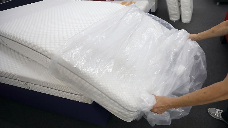 Für den Kauf versiegelter Waren, die aus Gründen der Hygiene nicht zur Rückgabe geeignet sind, schließt das Gesetz ein Widerrufsrecht aus.
