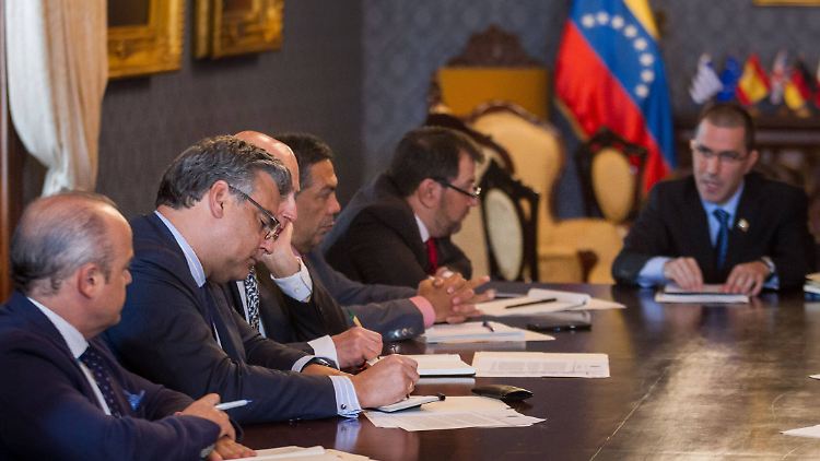 Gestern in Caracas: Der venezuelanische Außenminister Arreaza verhandelt mit europäischen Diplomaten. 