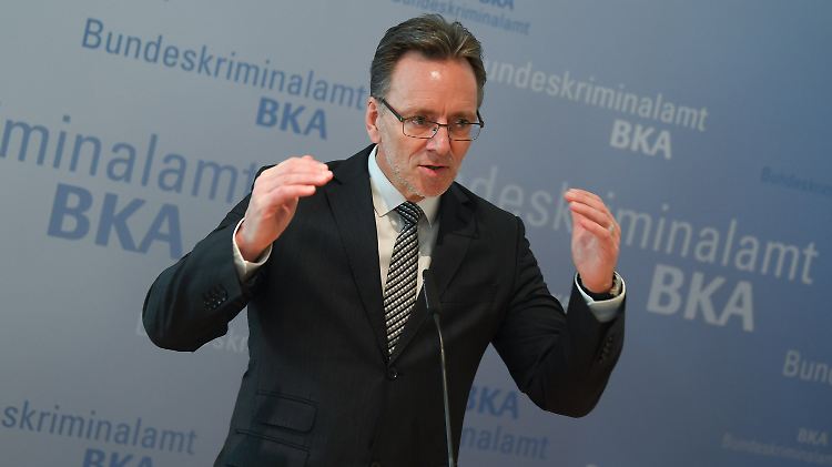 BKA-Chef Holger Münch fordert eine Technikrevolution bei der Polizei, keine bloßen Upgrades.