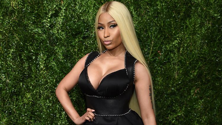 Nicki Minaj veröffentlicht gleich eine ganze Reihe erotischer Fotos.