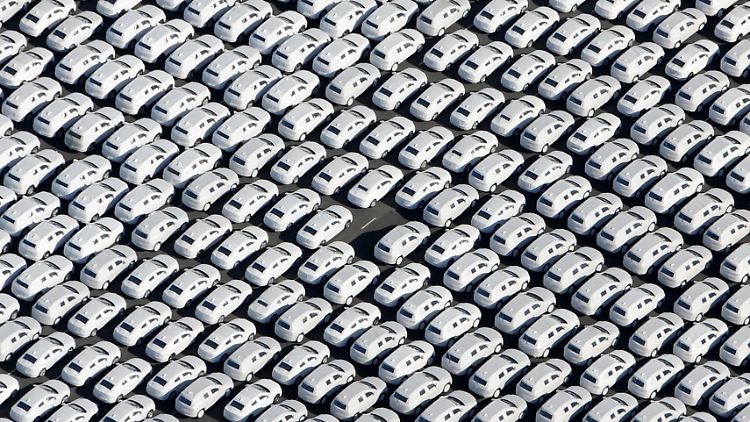 Manchmal bleibt auch auf dem VW-Autoterminal in Emden noch eine Parklücke frei.