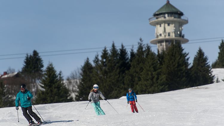 Auf dem Feldberg können die Skifahrer bereits loslegen.