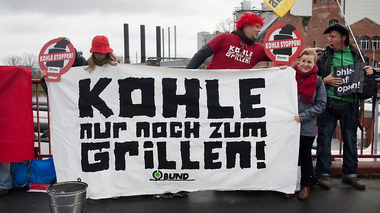Während des Klimagipfels gibt es immer wieder Aktionen von Umwelt-Aktivisten. Deutschland hält trotzdem an der Kohle fest.
