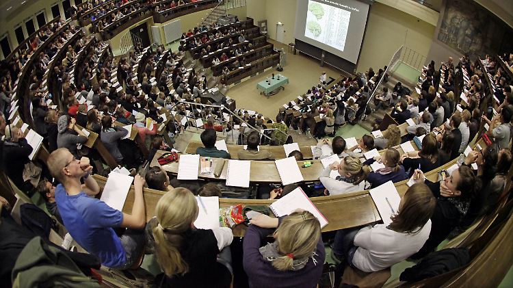 Hörsaal der Uni Leipzig: Seit 1993 lehrt Rauscher an der Hochschule.