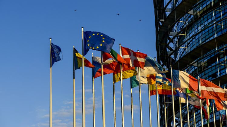 Das europäische Parlament möchte einen permanenten und verbindlichen Verteilungsschlüssel für Flüchtlinge in der EU.