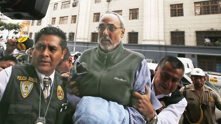 Ex-Fifa-Funktionär Manuel Burga soll mit einer Geste während der Verhandlung eine Morddrohung angedeutet haben.