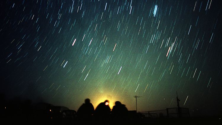 Die Leoniden bilden einen Meteorstrom, der im November zu beobachten ist.