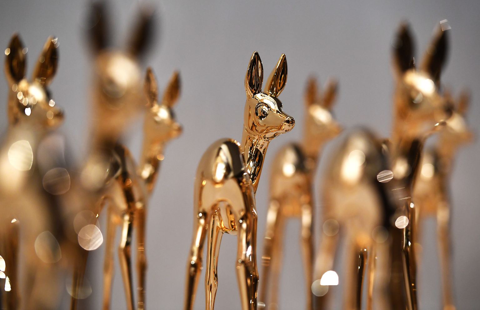 Ganz ehrlich: Eigentlich sind wir scheu wie Bambi. Und angesichts der aktuellen Sexismus-Diskussion in der Showbranche ...