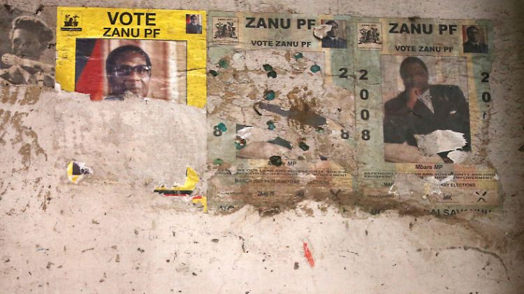 Wahlplakate der Mugabe-Kampagne von 2008 in Harare.
