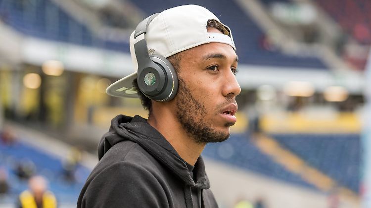 Anders als bei seinem Mailand-Trip versteht Aubameyang die Maßnahme nicht.
