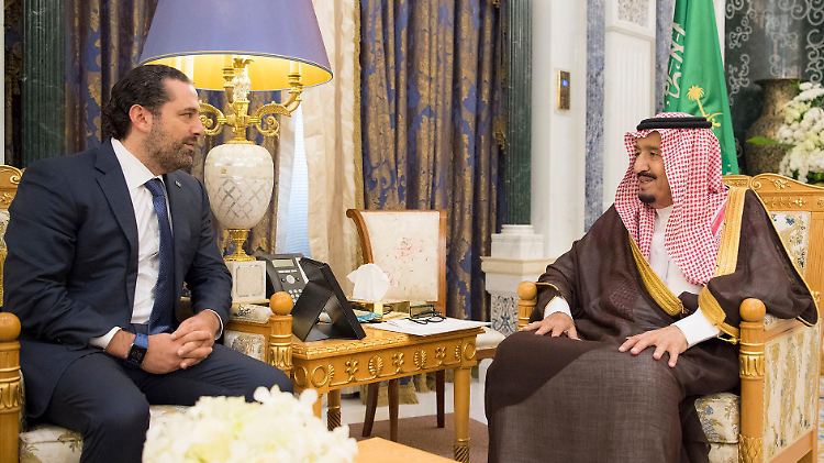 Der libanesische Ex-Premier Saad Hariri (l.) bei einem Treffen mit dem saudi-arabischen König Salman ibn Abd al-Aziz am 6. November.