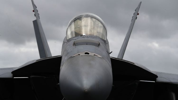 Der Pilot steuerte eine F-18. Allerdings nicht so, wie vorgesehen.