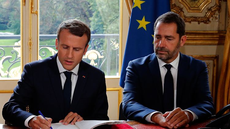 Castaner (r.) führt nun Macrons regierungspartei En Marche.