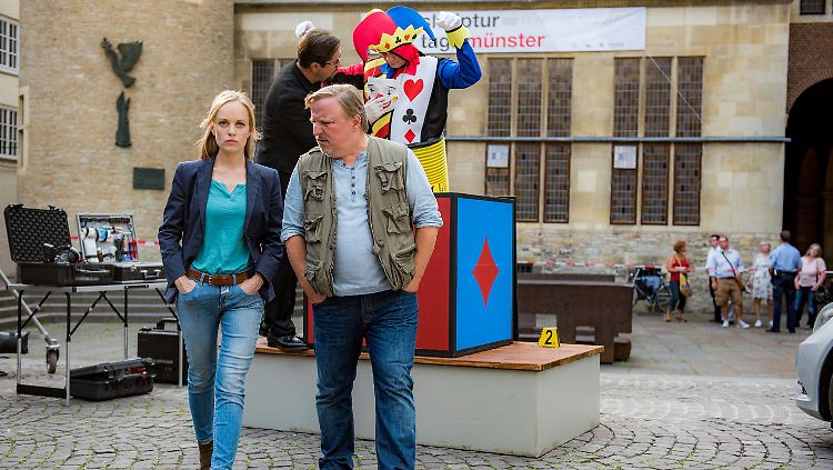 Ratloses Ermittlerteam und eine Leiche im Clownskostüm: Münster ist und bleibt eben Münster.