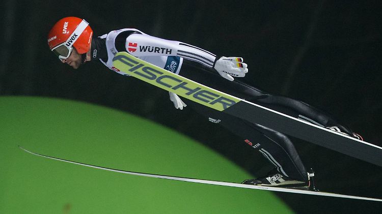 Markus Eisenbichler hatte Probleme mit der Landung im ersten Durchgang. Das kostete das Team wertvolle Punkte.