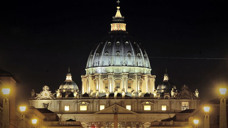 Die Schüler des Präseminars "St. Pius X." werden als Messdiener im Petersdom eingesetzt.